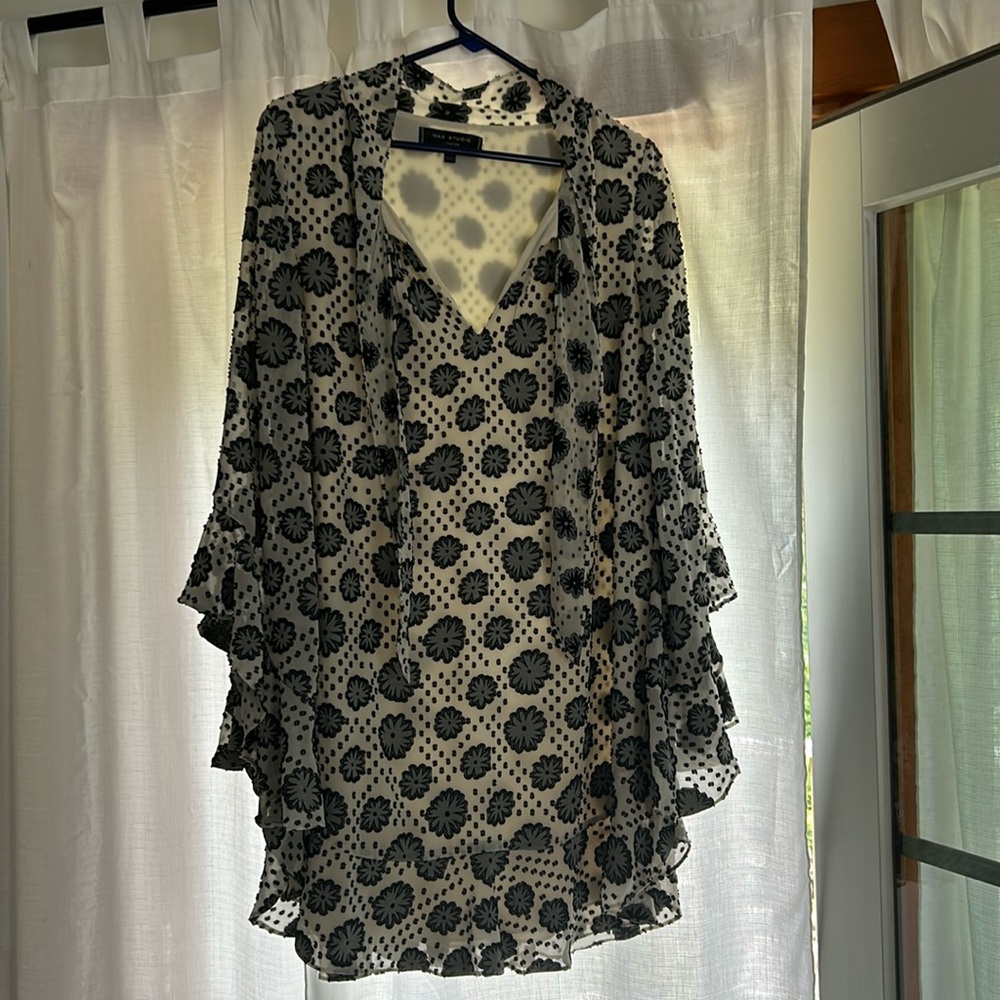 Pretty Max studio lightweight dress. Hits at or slightly above knee. Comfortable